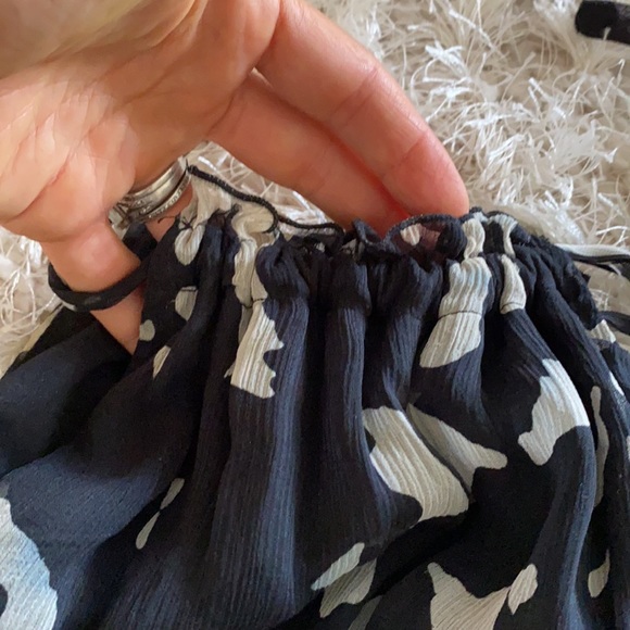 Beautiful feminine chiffon black and white print top - Picture 2 of 5